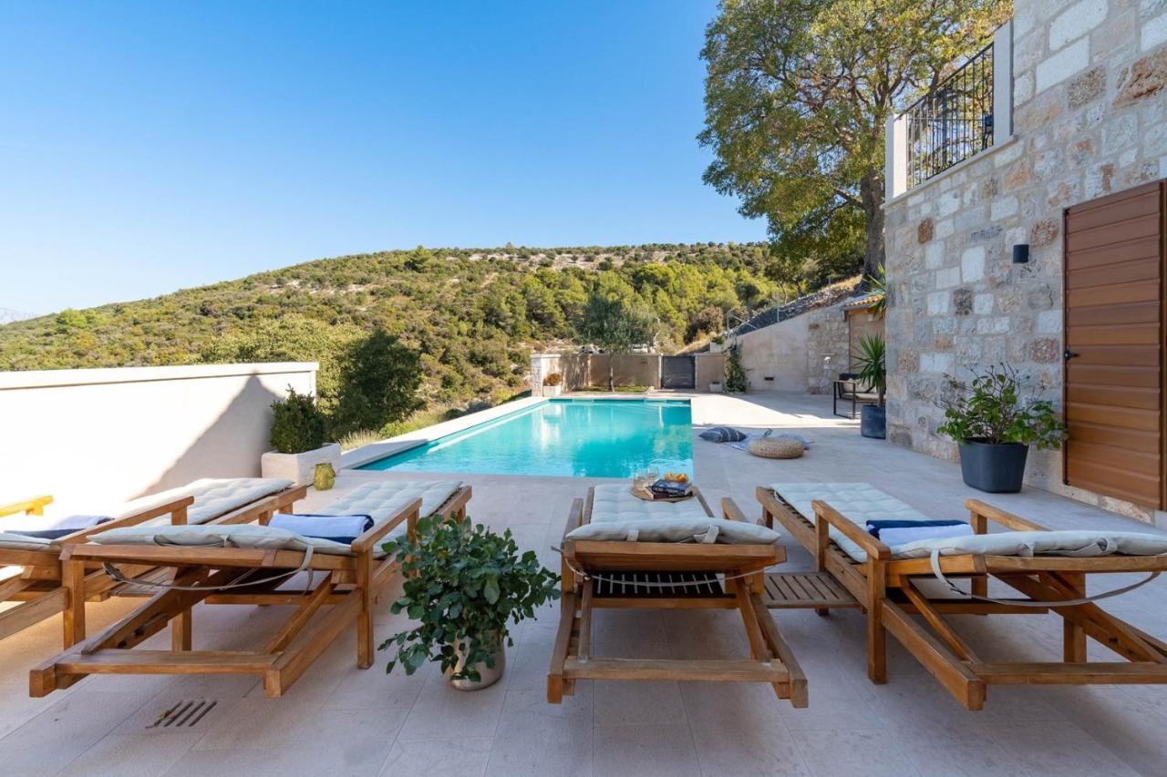 New Villa Ani! Traditional And Luxurious 4-Bedroom Villa With Heated Pool And Sea Views Postira Exterior photo