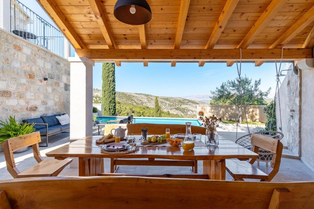 New Villa Ani! Traditional And Luxurious 4-Bedroom Villa With Heated Pool And Sea Views Postira Exterior photo