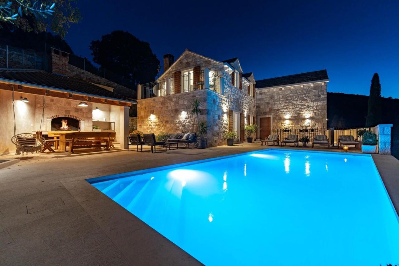 New Villa Ani! Traditional And Luxurious 4-Bedroom Villa With Heated Pool And Sea Views Postira Exterior photo