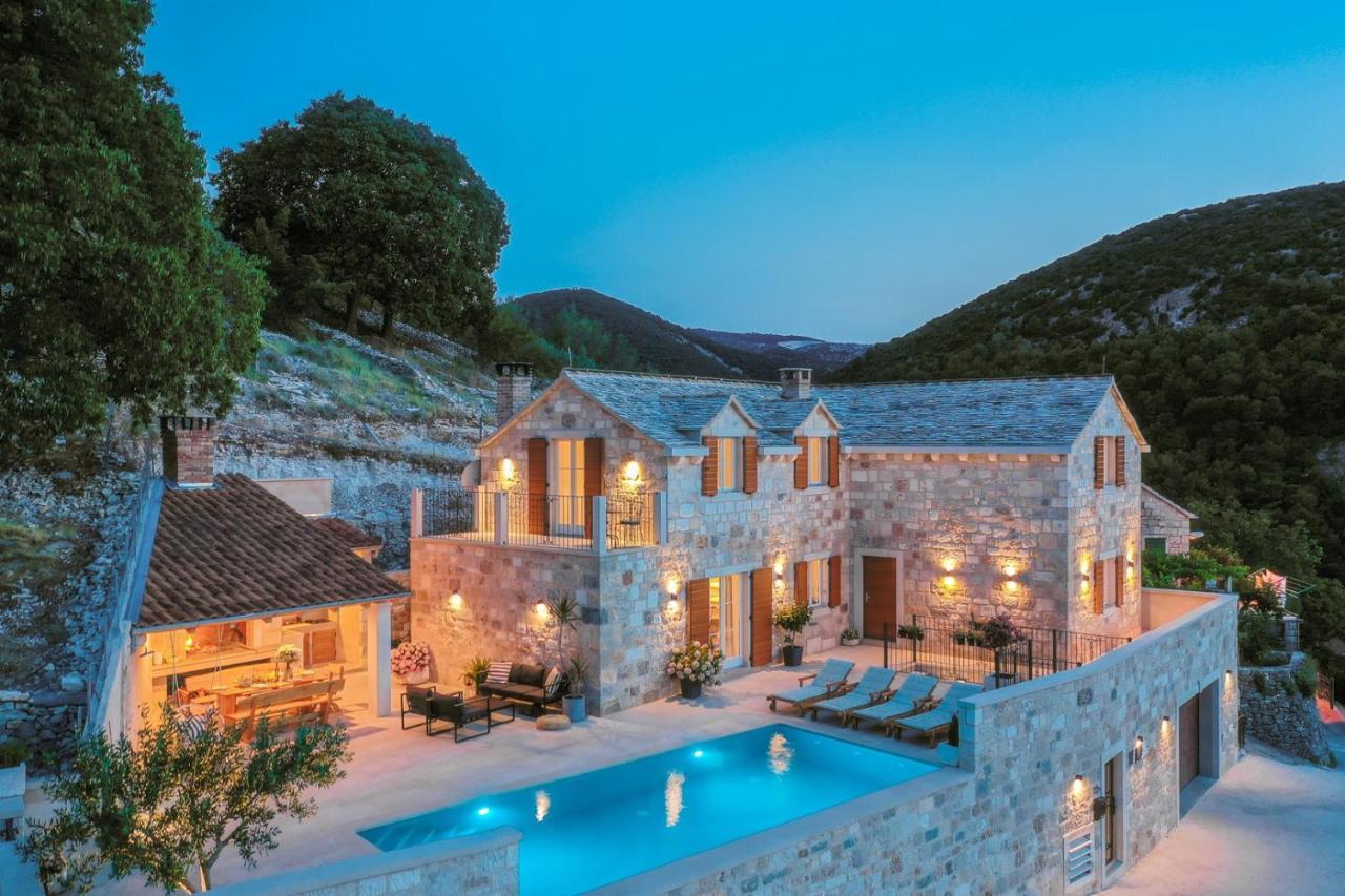 New Villa Ani! Traditional And Luxurious 4-Bedroom Villa With Heated Pool And Sea Views Postira Exterior photo