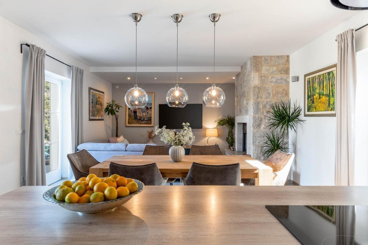 New Villa Ani! Traditional And Luxurious 4-Bedroom Villa With Heated Pool And Sea Views Postira Exterior photo