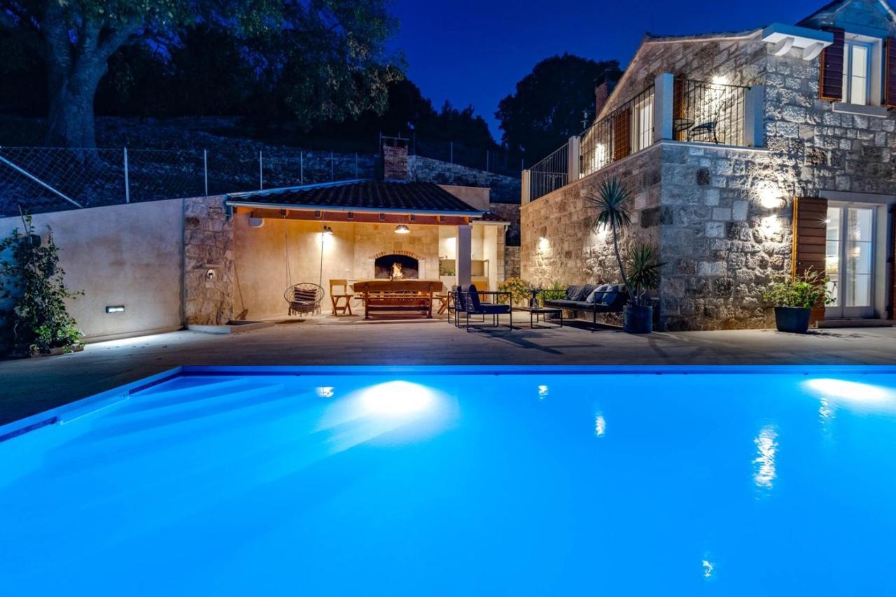 New Villa Ani! Traditional And Luxurious 4-Bedroom Villa With Heated Pool And Sea Views Postira Exterior photo